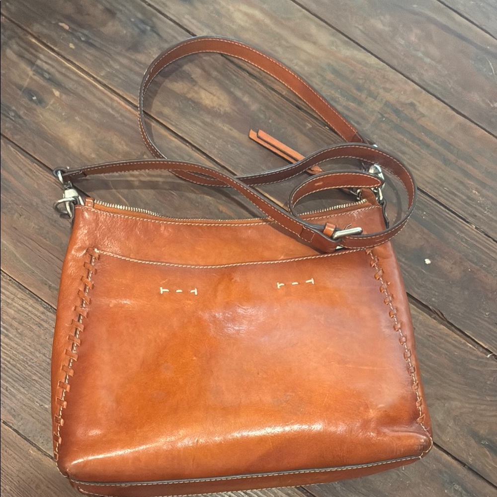 Cavalcanti Leather Crossbody Bag in Cognac Brown